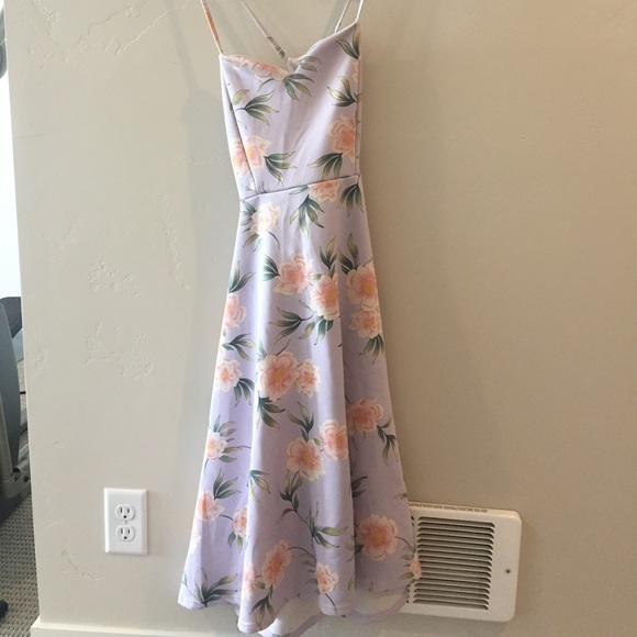 Elegant lavender dress perfect for spring - Picture 1 of 2